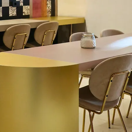 E Private Prima Luce Foresteria Couette-café *